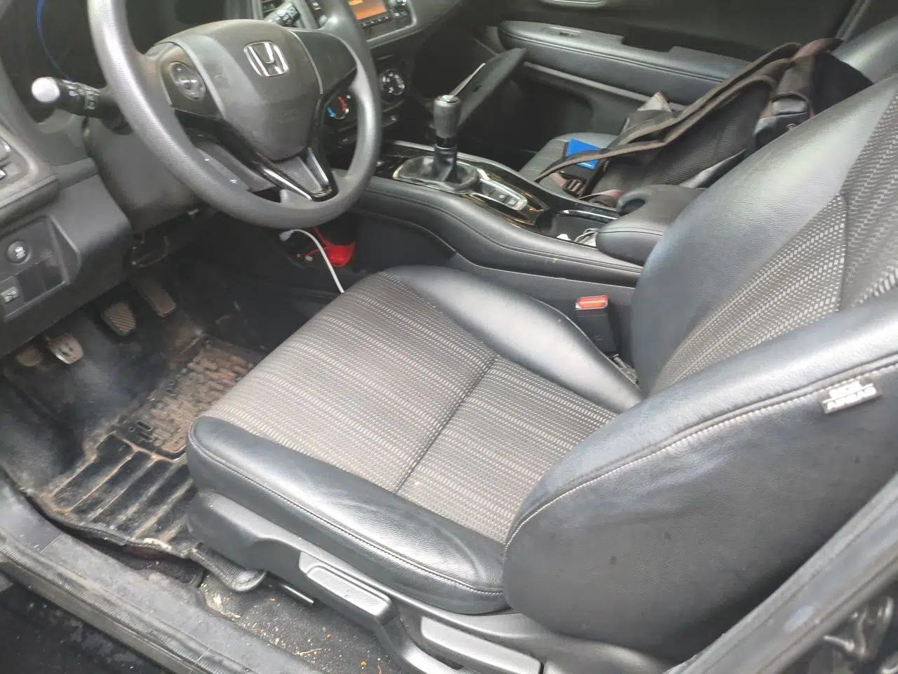 Honda Vezel 2015 1.8L Manual Two-Wheel Drive Elite Version — миниатюра 15