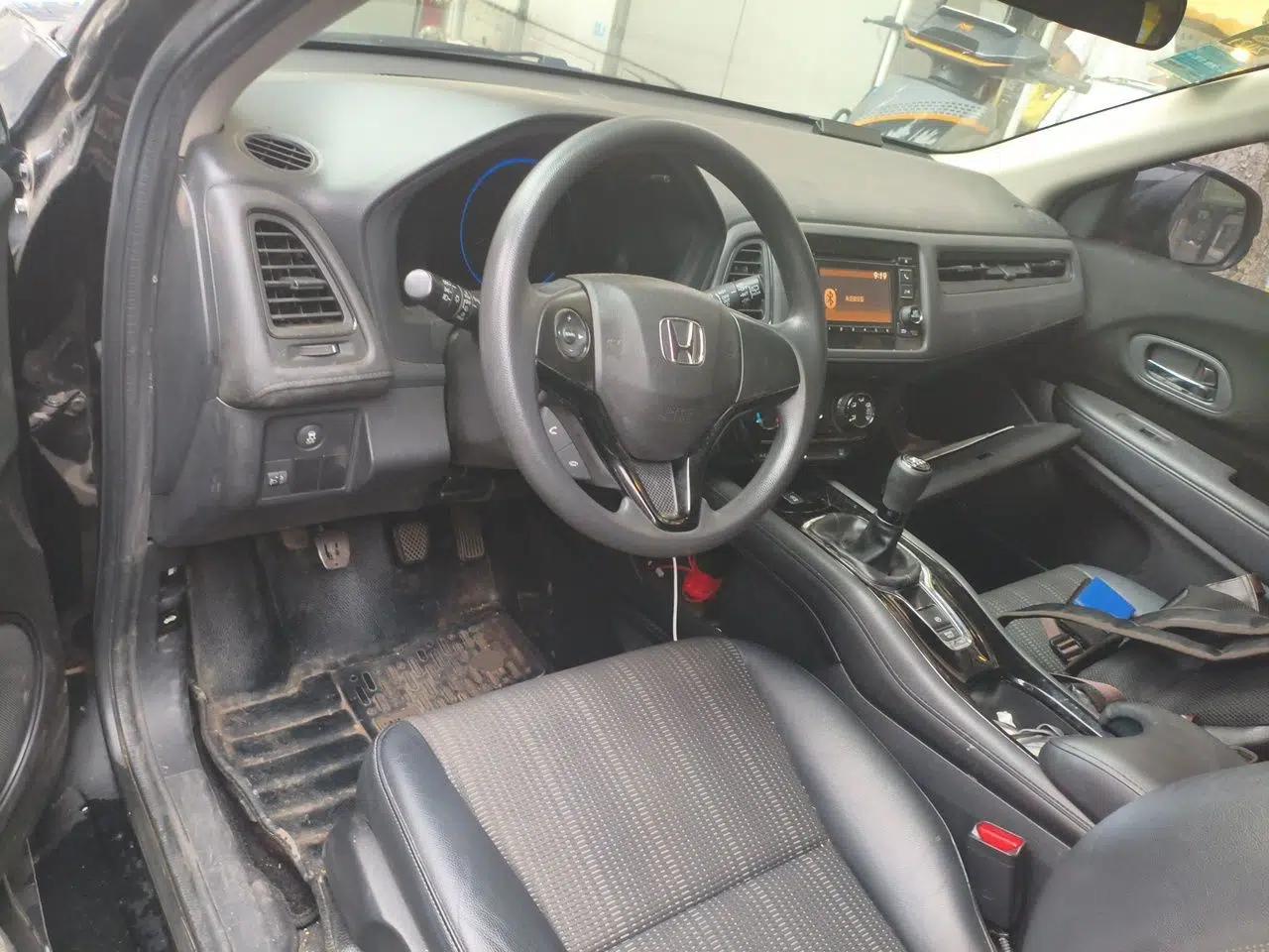 Honda Vezel 2015 1.8L Manual Two-Wheel Drive Elite Version — миниатюра 10