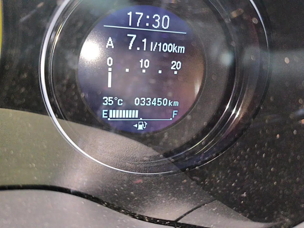 Honda Vezel 2015 1.8L CVT 2WD Luxury Model — миниатюра 12