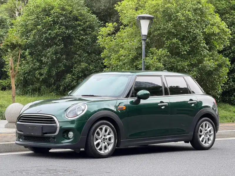 2019 MINI 1.5T ONE 5-Door Edition — миниатюра 1