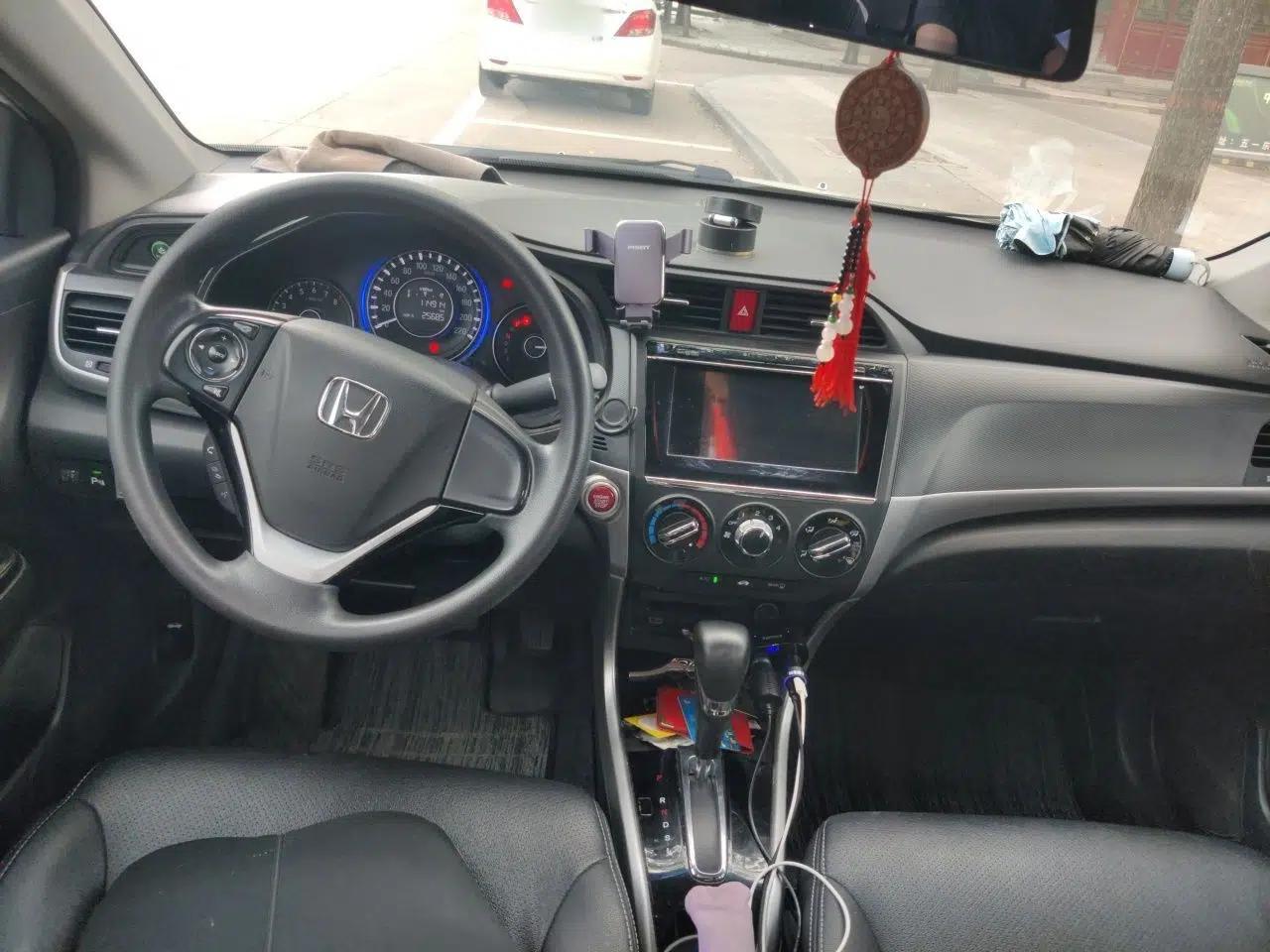 Honda Crider 2016 1.8L CVT Luxury Edition — миниатюра 9