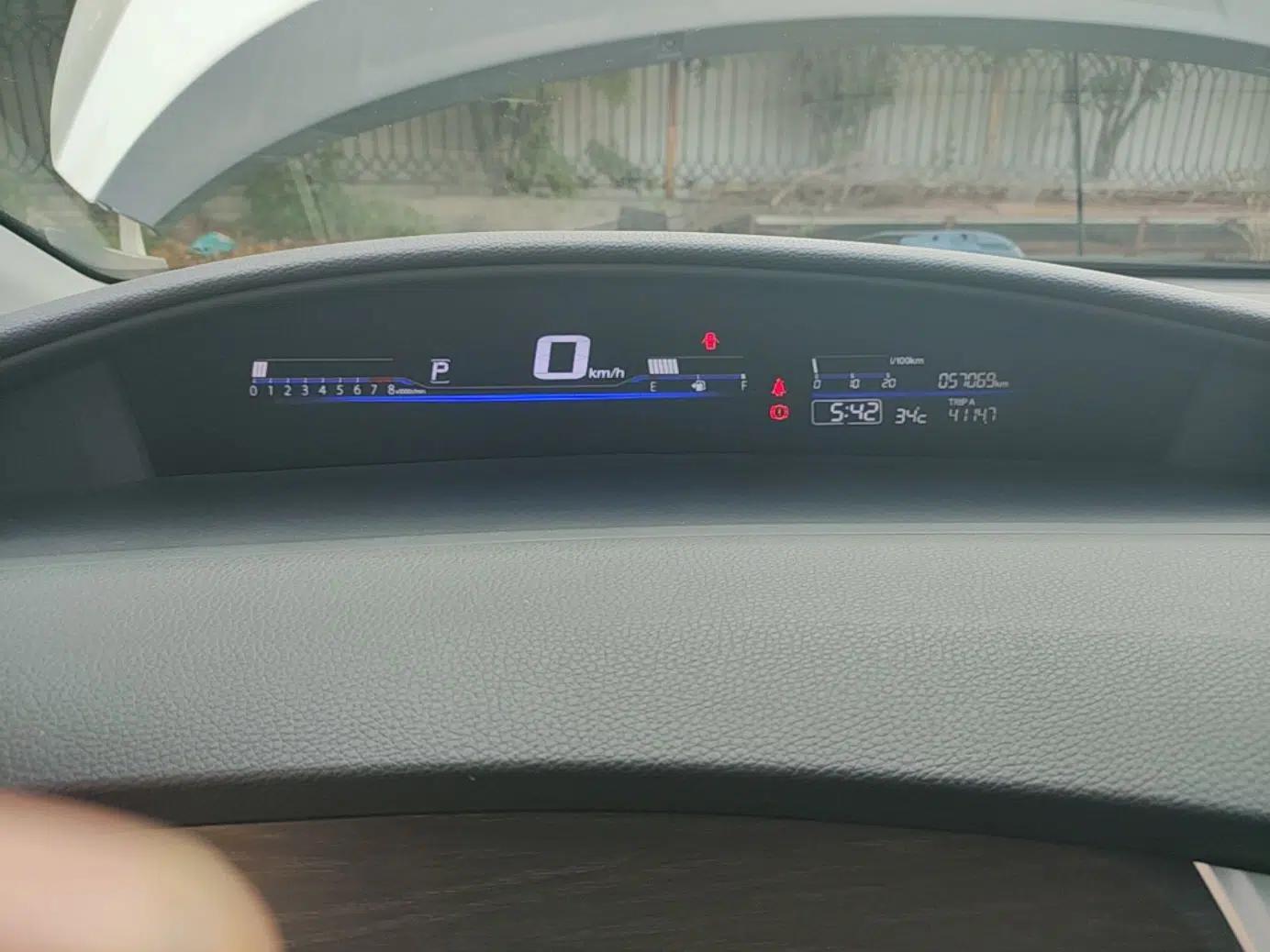 Honda Jade 2014 1.8L CVT Luxury Prestige Edition 5 Seats — миниатюра 19