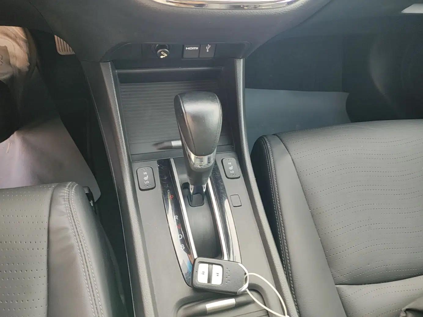 Honda Jade 2014 1.8L CVT Luxury Prestige Edition 5 Seats — миниатюра 21