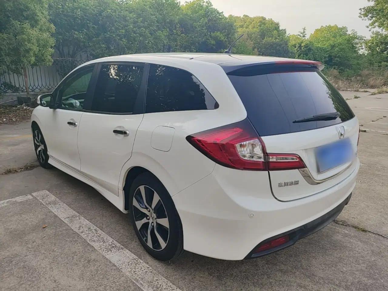 Honda Jade 2014 1.8L CVT Luxury Prestige Edition 5 Seats — миниатюра 4