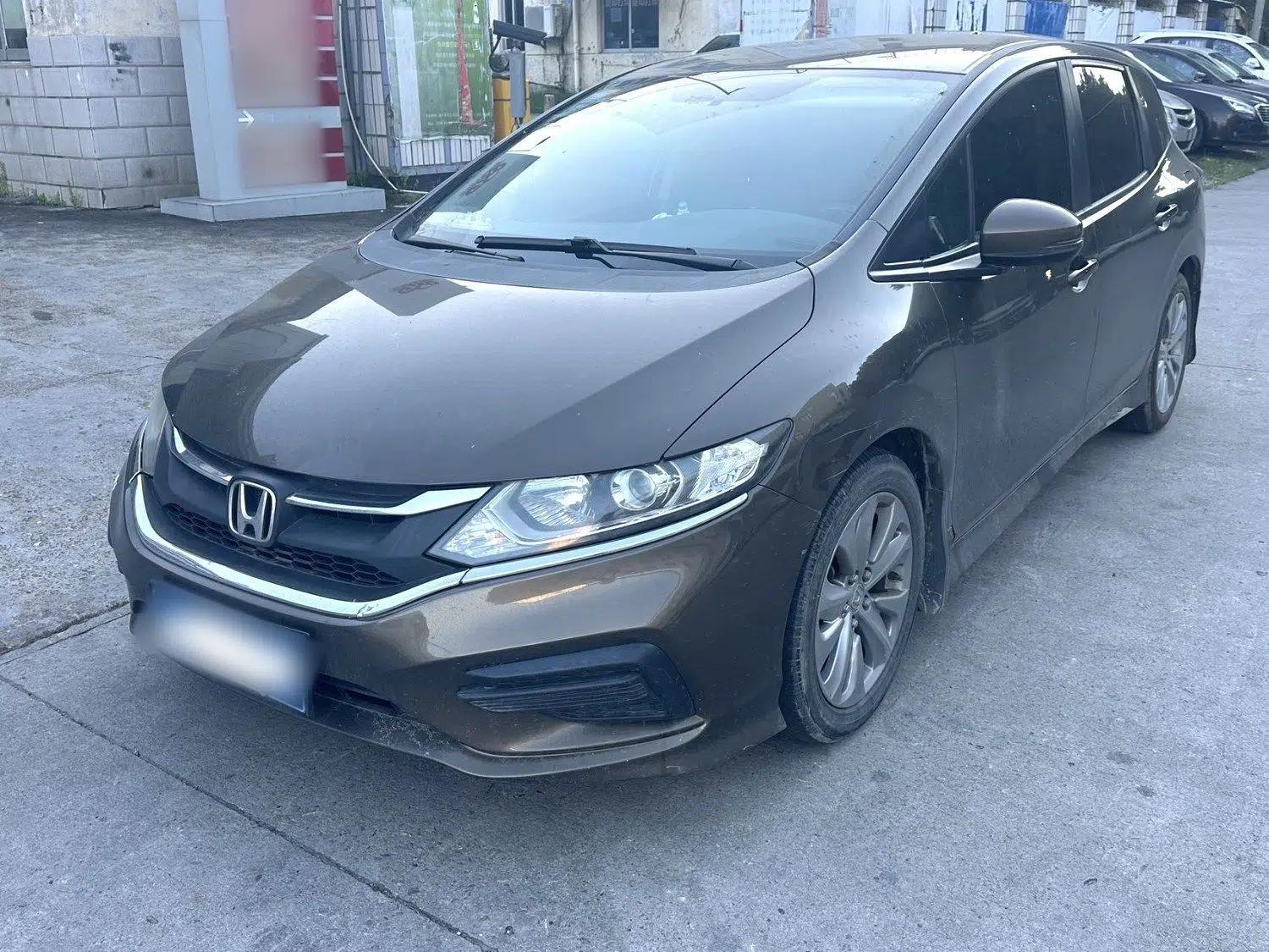 Honda Jade 2017 1.8L Automatic Classic Edition 5 seats — миниатюра 1