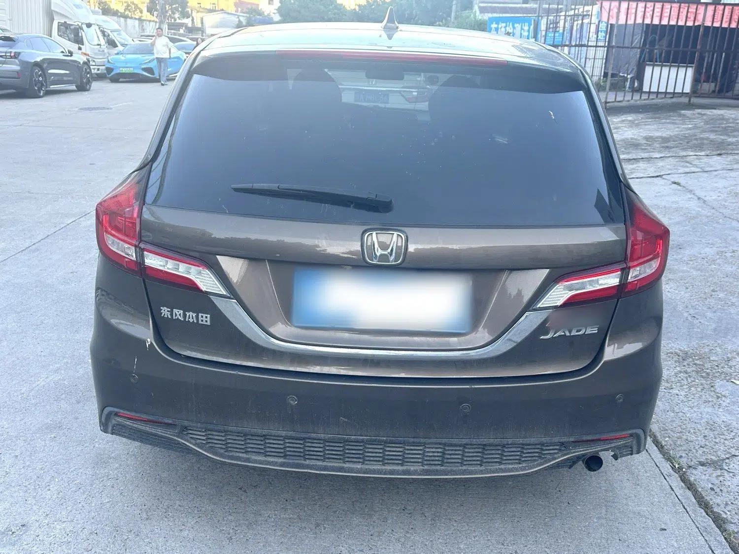 Honda Jade 2017 1.8L Automatic Classic Edition 5 seats — миниатюра 16