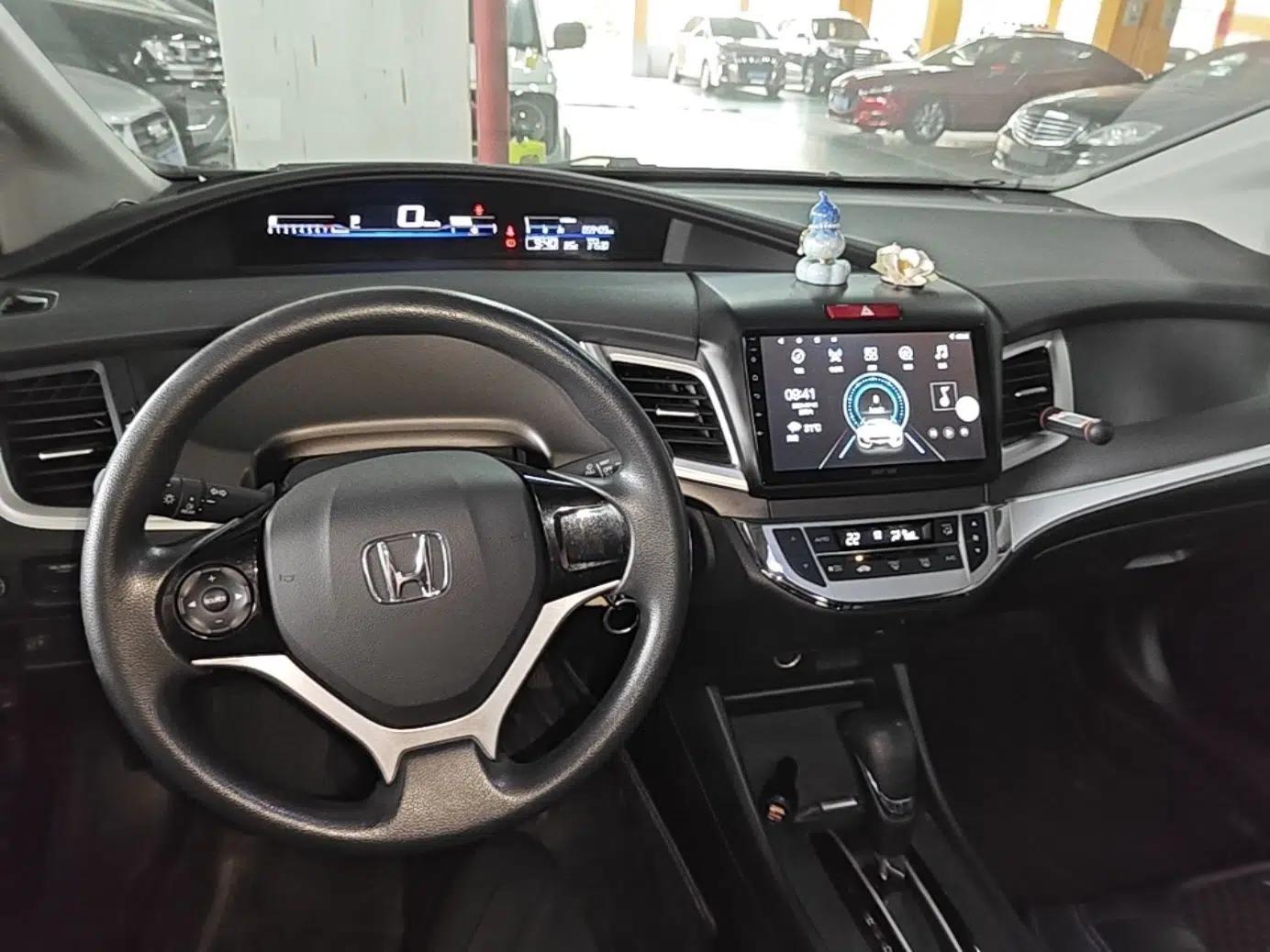 Honda Jade 2017 1.8L Automatic Classic Edition 5 seats — миниатюра 18