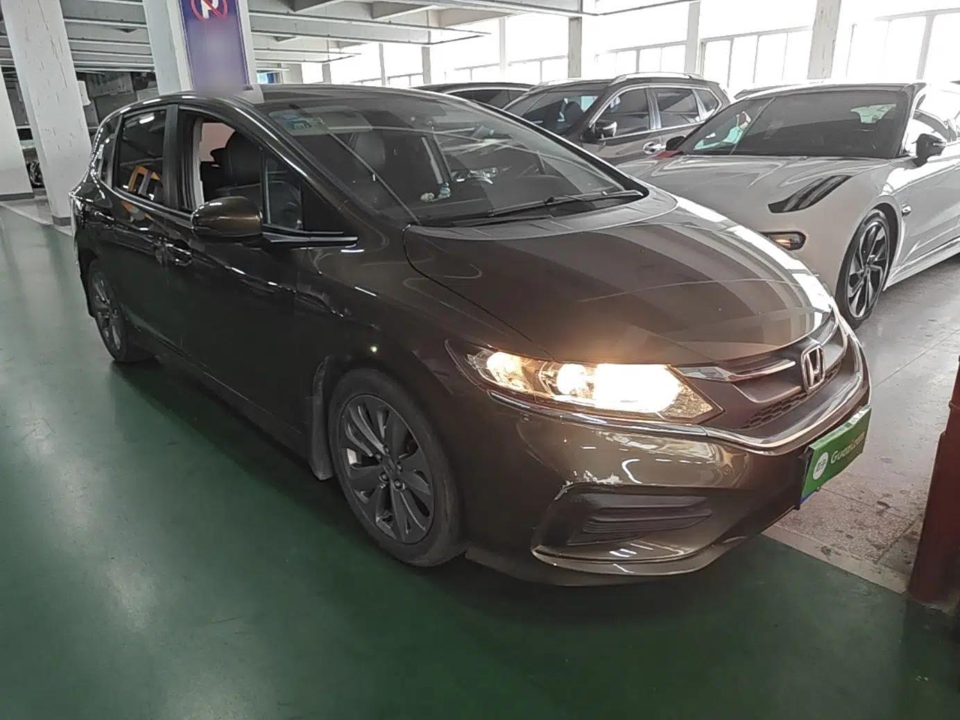 Honda Jade 2017 1.8L Automatic Classic Edition 5 seats — миниатюра 3