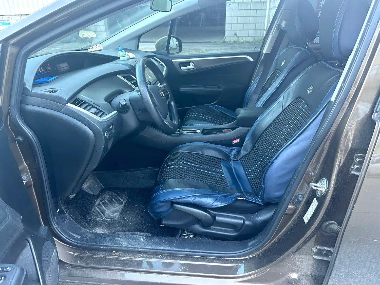 Honda Jade 2017 1.8L Automatic Classic Edition 5 seats — миниатюра 23