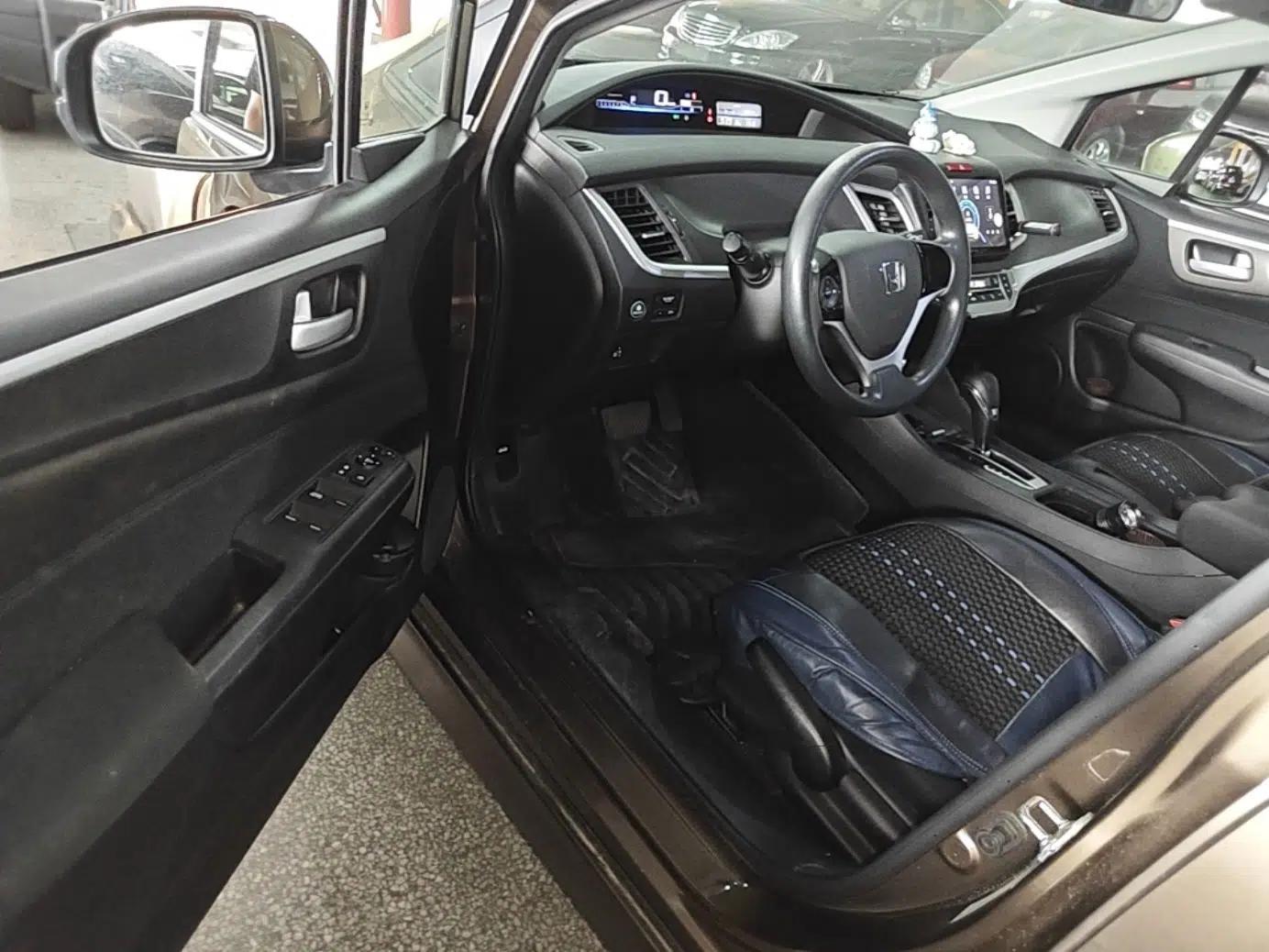 Honda Jade 2017 1.8L Automatic Classic Edition 5 seats — миниатюра 24