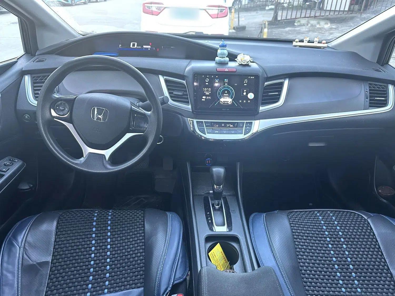 Honda Jade 2017 1.8L Automatic Classic Edition 5 seats — миниатюра 29