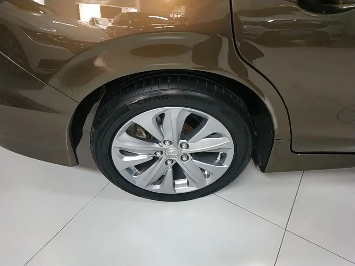 Honda Jade 2017 1.8L Automatic Classic Edition 5 seats — миниатюра 11