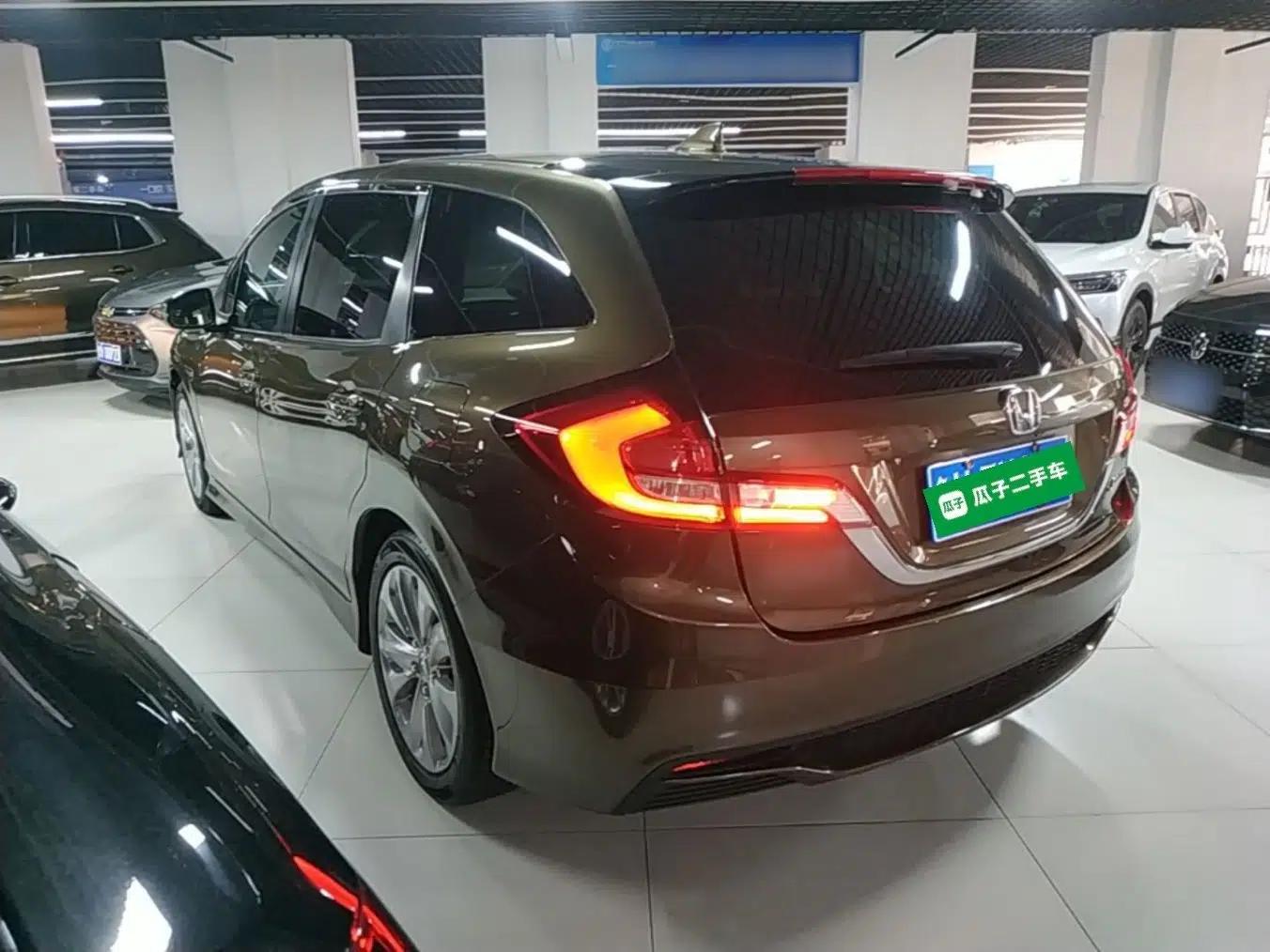 Honda Jade 2017 1.8L Automatic Classic Edition 5 seats — миниатюра 4