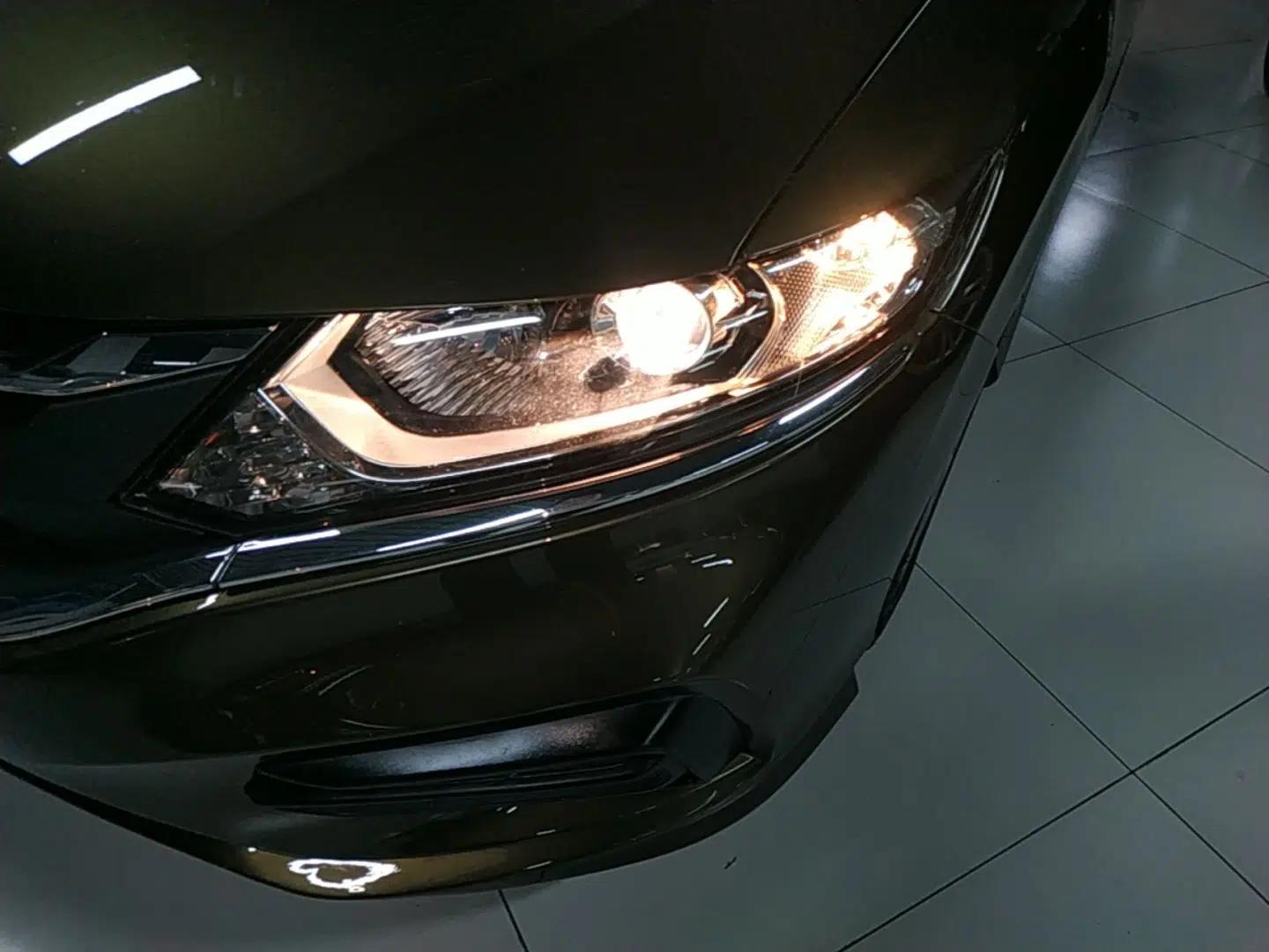 Honda Jade 2017 1.8L Automatic Classic Edition 5 seats — миниатюра 8