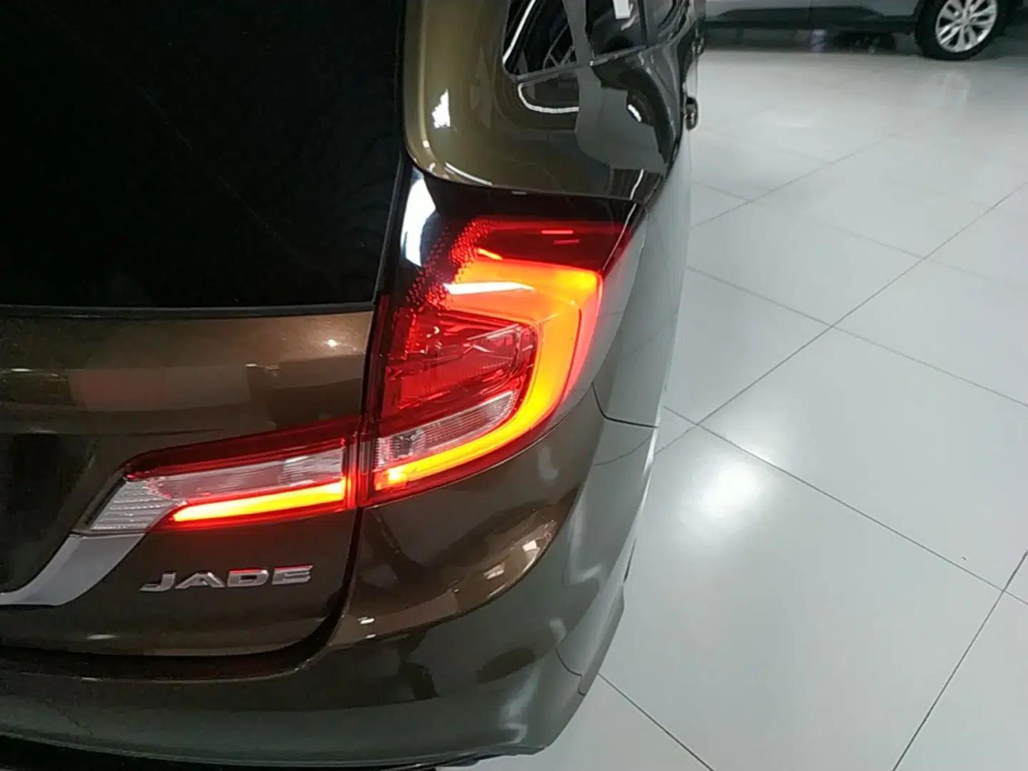Honda Jade 2017 1.8L Automatic Classic Edition 5 seats — миниатюра 9