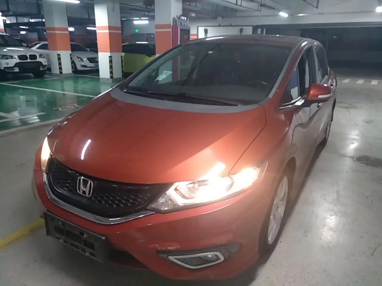Honda Jade 2016 1.8L Automatic Comfort Elite Version 5 Seats — миниатюра 1