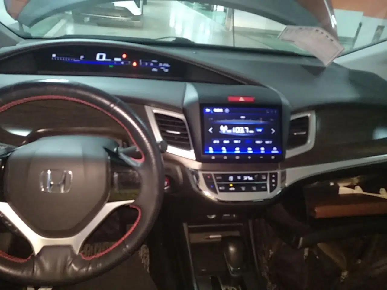 Honda Jade 2016 1.8L Automatic Comfort Elite Version 5 Seats — миниатюра 12