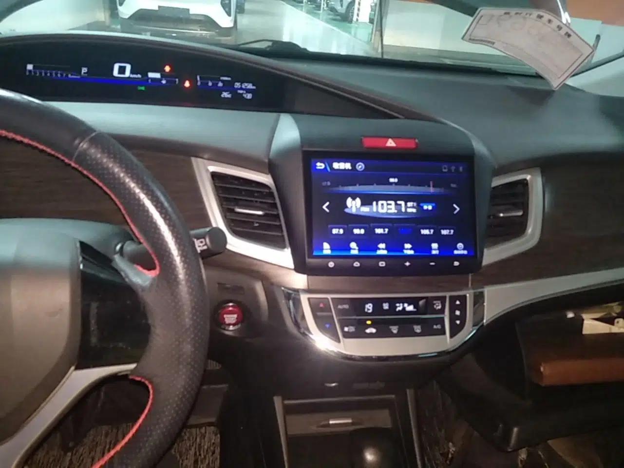 Honda Jade 2016 1.8L Automatic Comfort Elite Version 5 Seats — миниатюра 15