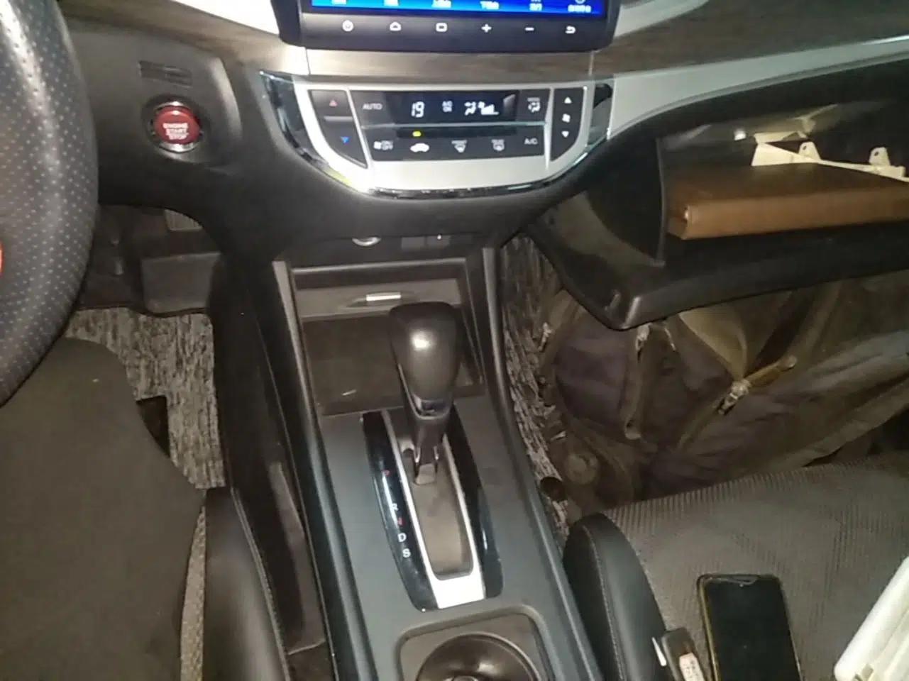 Honda Jade 2016 1.8L Automatic Comfort Elite Version 5 Seats — миниатюра 16