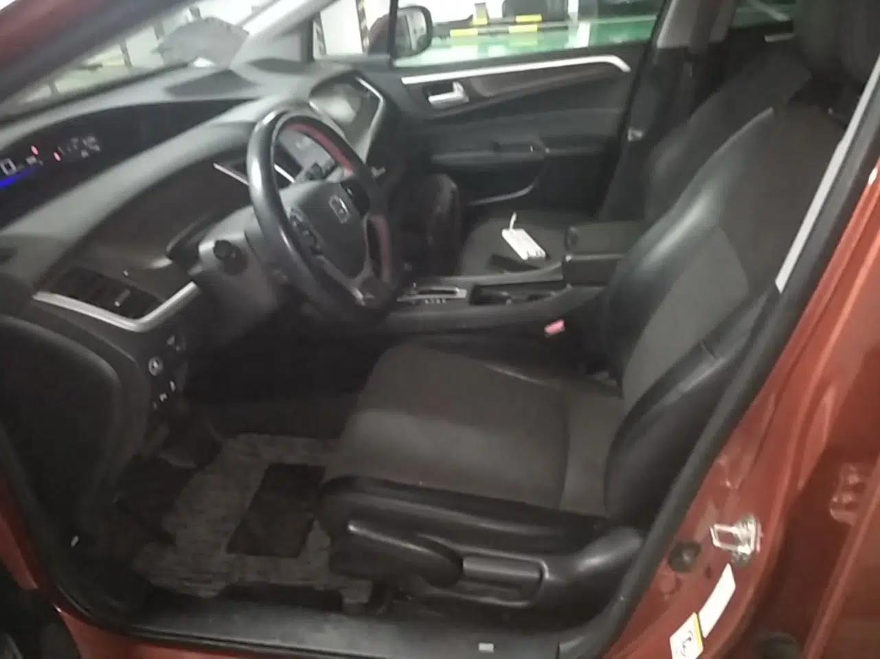 Honda Jade 2016 1.8L Automatic Comfort Elite Version 5 Seats — миниатюра 17