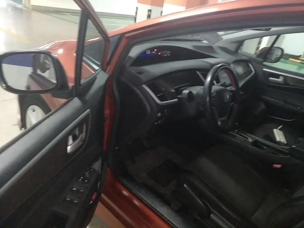 Honda Jade 2016 1.8L Automatic Comfort Elite Version 5 Seats — миниатюра 18