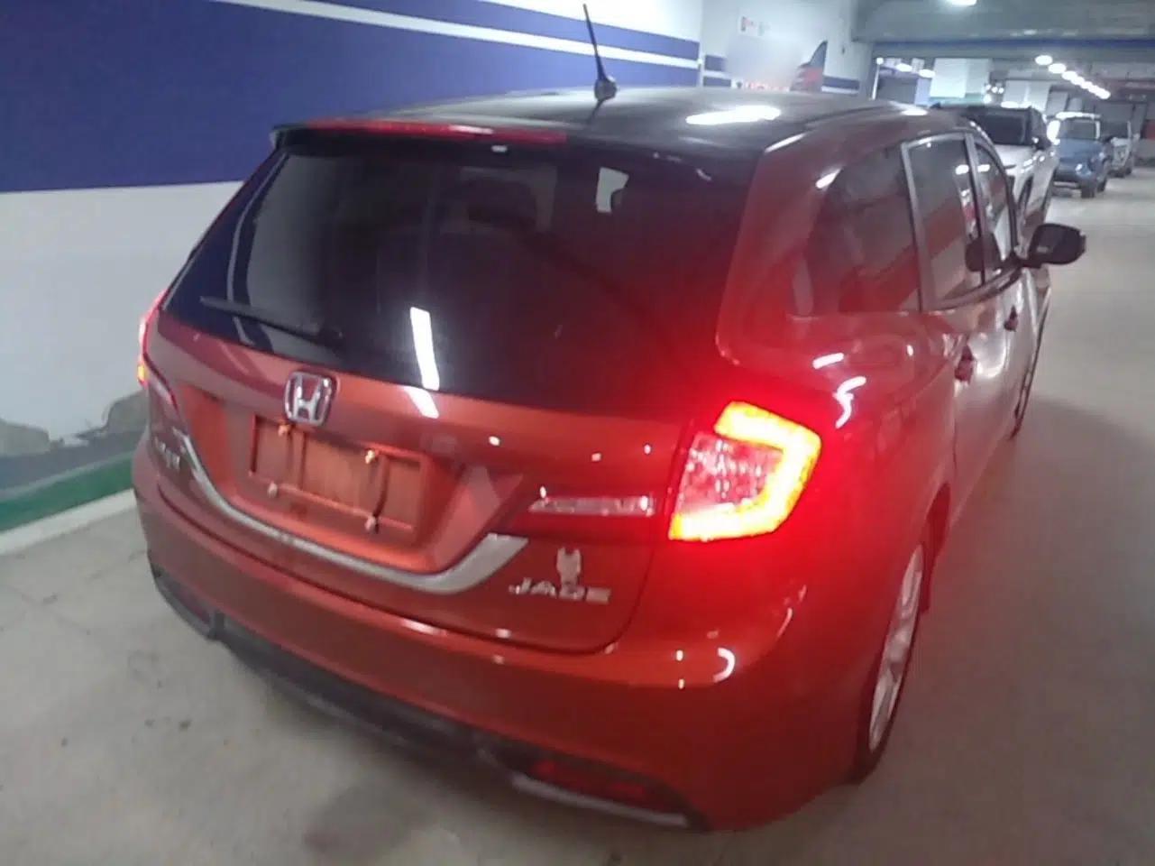 Honda Jade 2016 1.8L Automatic Comfort Elite Version 5 Seats — миниатюра 6