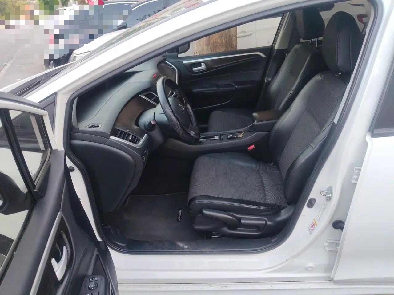 Honda Jade 2014 1.8L Automatic Comfort Elite Version 5 Seats — миниатюра 15