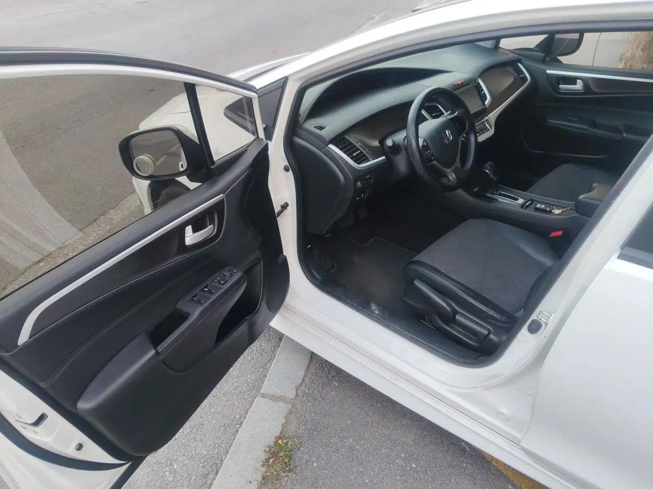 Honda Jade 2014 1.8L Automatic Comfort Elite Version 5 Seats — миниатюра 16