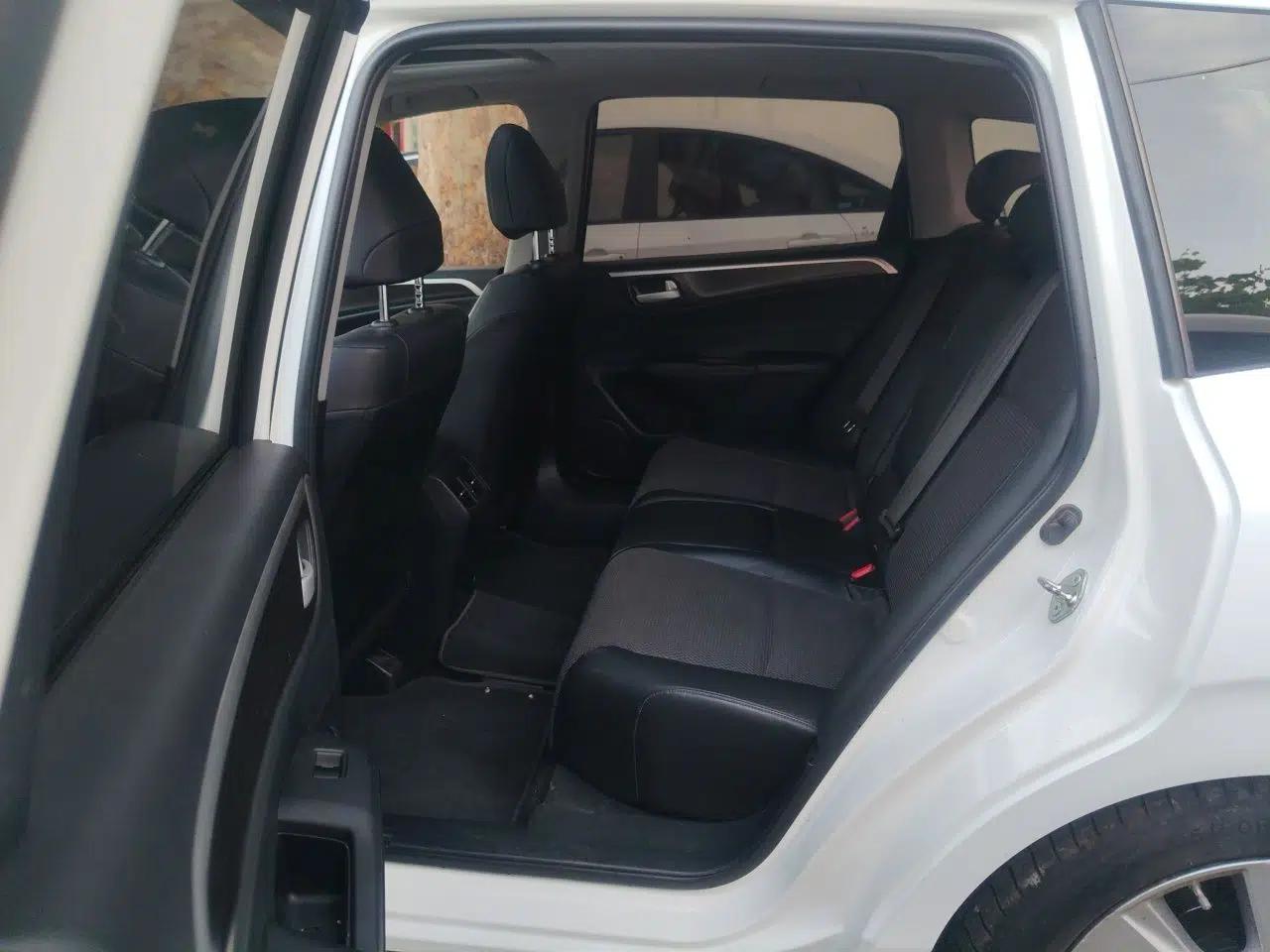 Honda Jade 2014 1.8L Automatic Comfort Elite Version 5 Seats — миниатюра 17