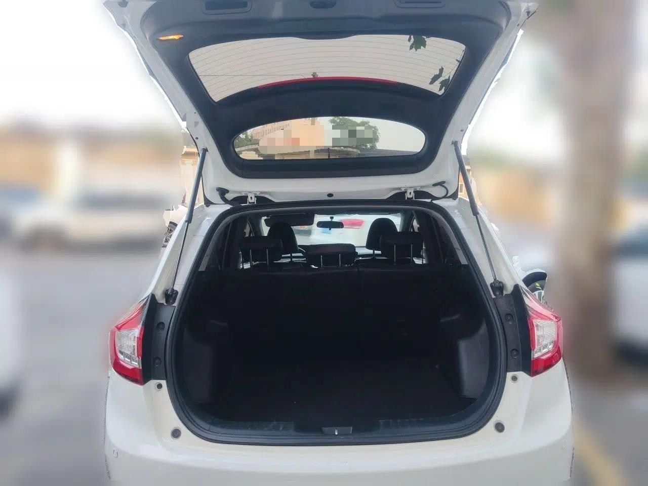 Honda Jade 2014 1.8L Automatic Comfort Elite Version 5 Seats — миниатюра 19