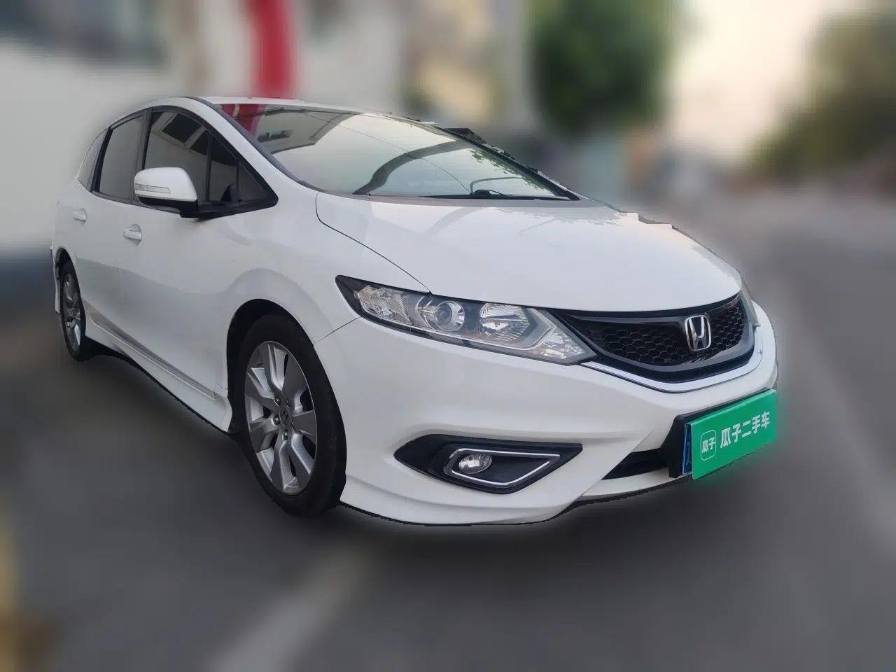 Honda Jade 2014 1.8L Automatic Comfort Elite Version 5 Seats — миниатюра 3