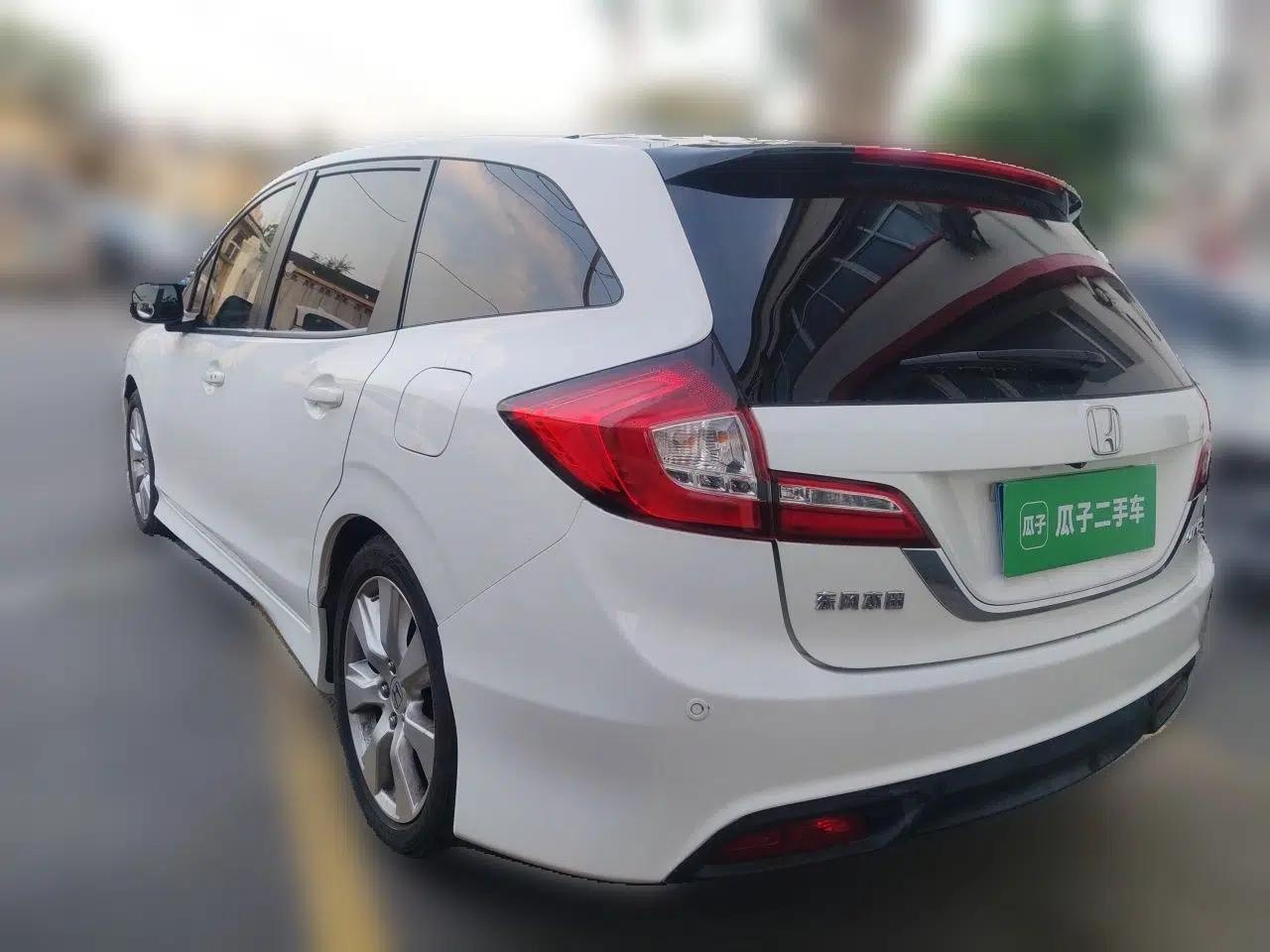 Honda Jade 2014 1.8L Automatic Comfort Elite Version 5 Seats — миниатюра 4