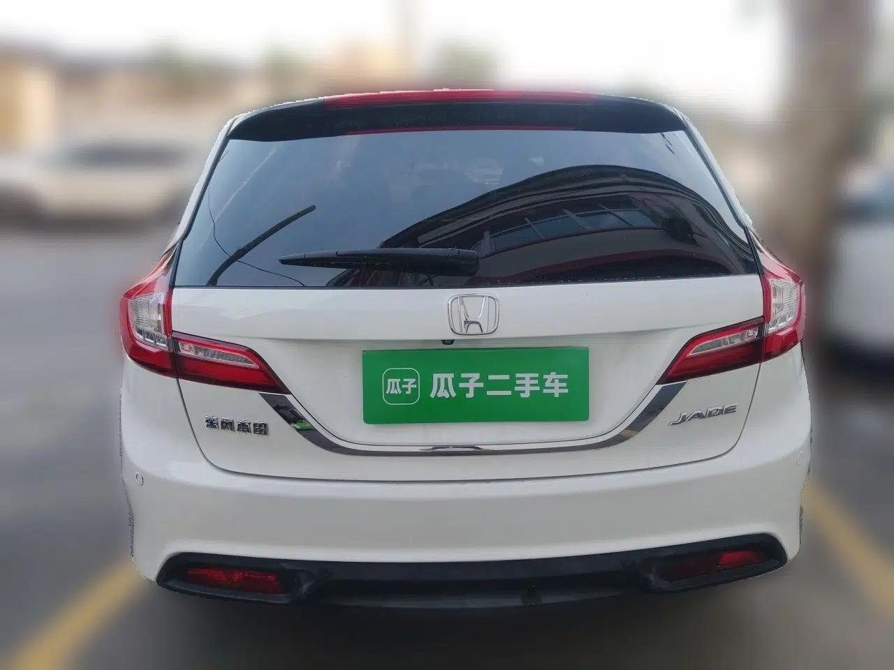 Honda Jade 2014 1.8L Automatic Comfort Elite Version 5 Seats — миниатюра 5