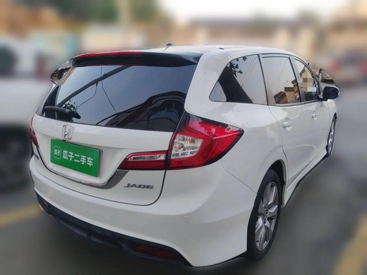 Honda Jade 2014 1.8L Automatic Comfort Elite Version 5 Seats — миниатюра 6