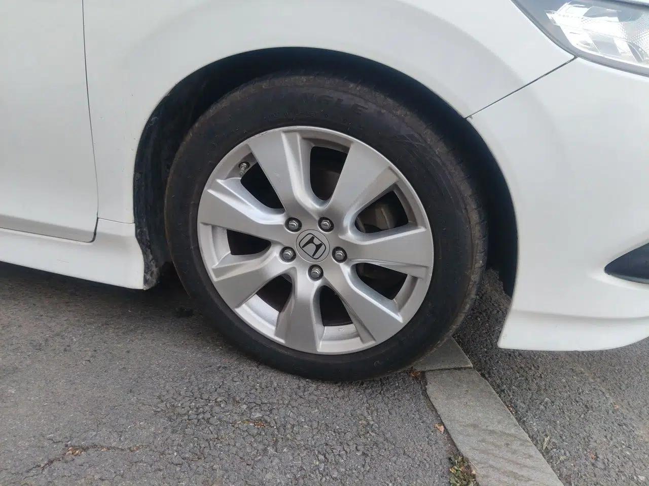 Honda Jade 2014 1.8L Automatic Comfort Elite Version 5 Seats — миниатюра 8