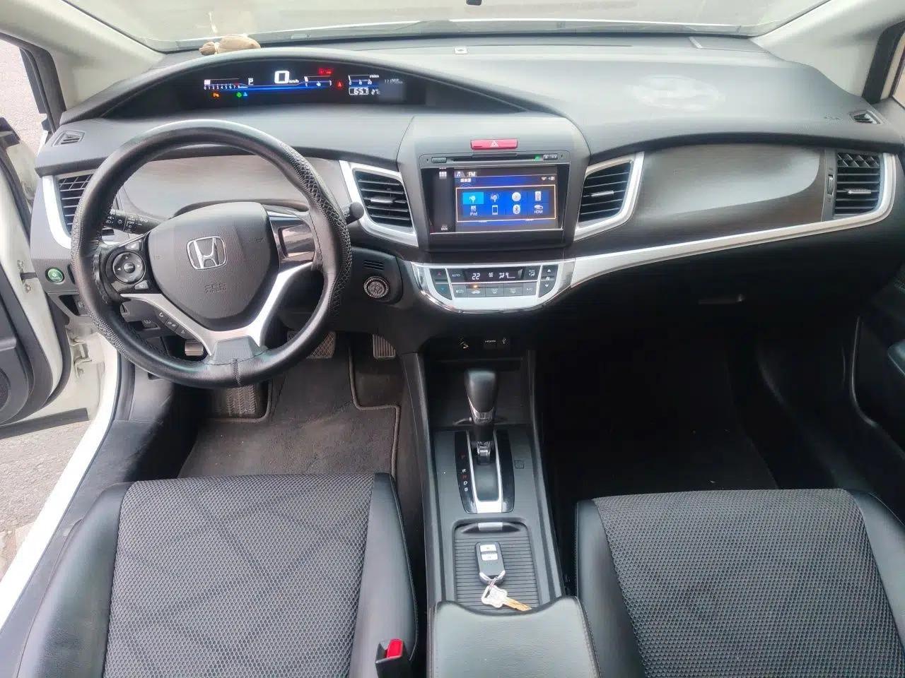 Honda Jade 2014 1.8L Automatic Comfort Elite Version 5 Seats — миниатюра 9