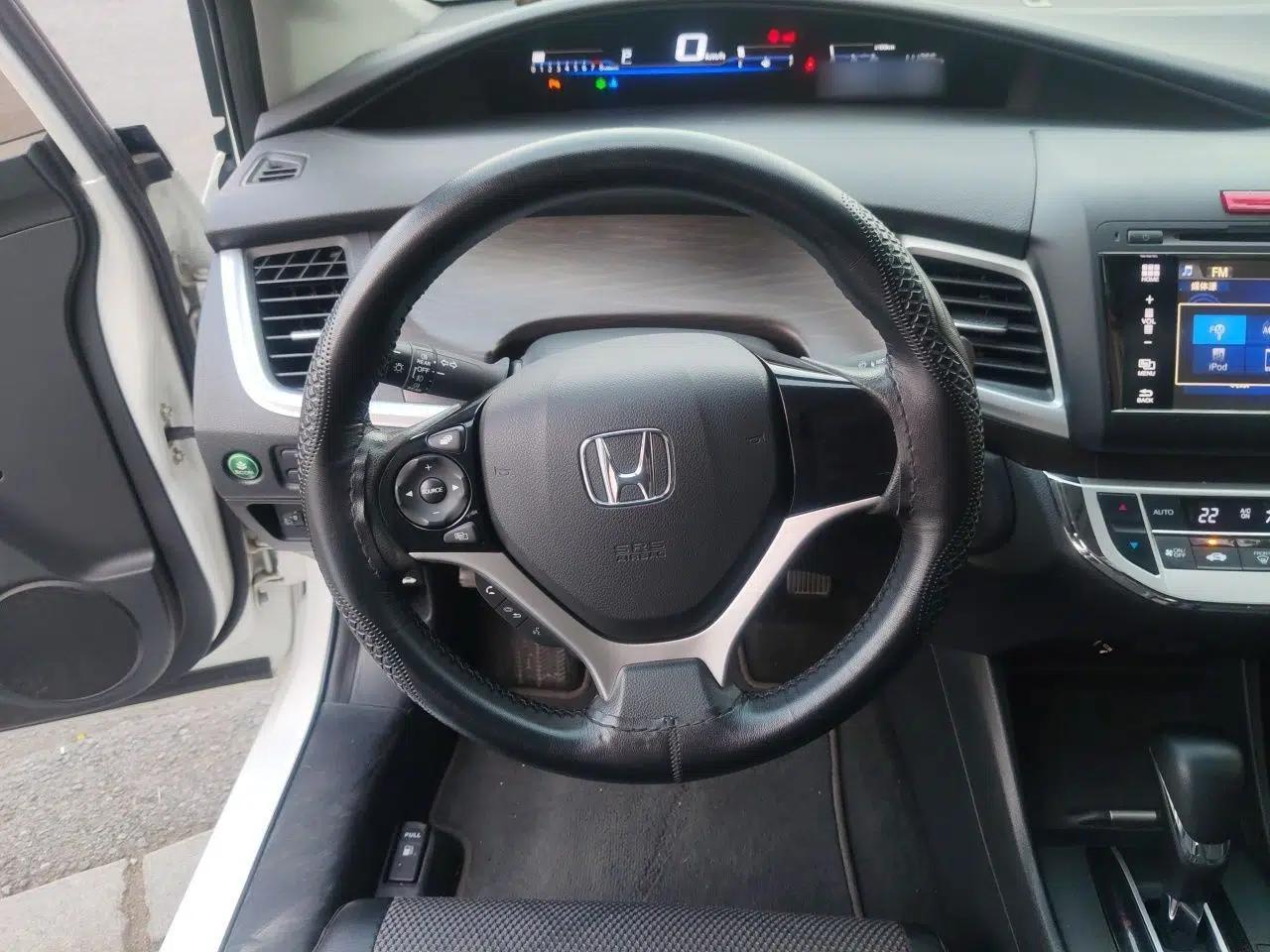 Honda Jade 2014 1.8L Automatic Comfort Elite Version 5 Seats — миниатюра 10