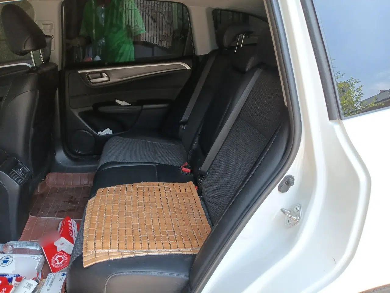 Honda Jade 2016 1.8L Automatic Comfort Elite Version 5 Seats — миниатюра 17