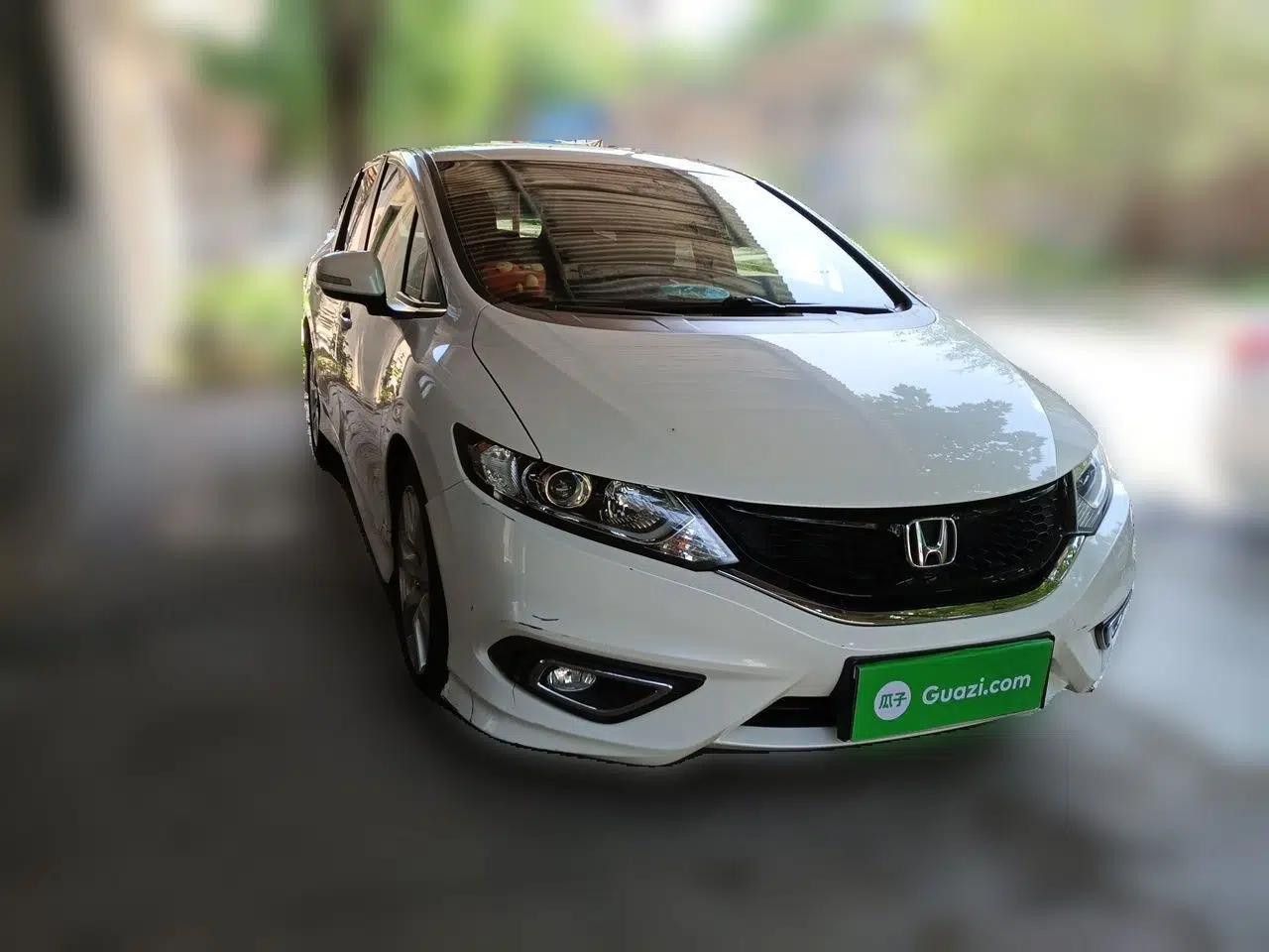 Honda Jade 2016 1.8L Automatic Comfort Elite Version 5 Seats — миниатюра 3