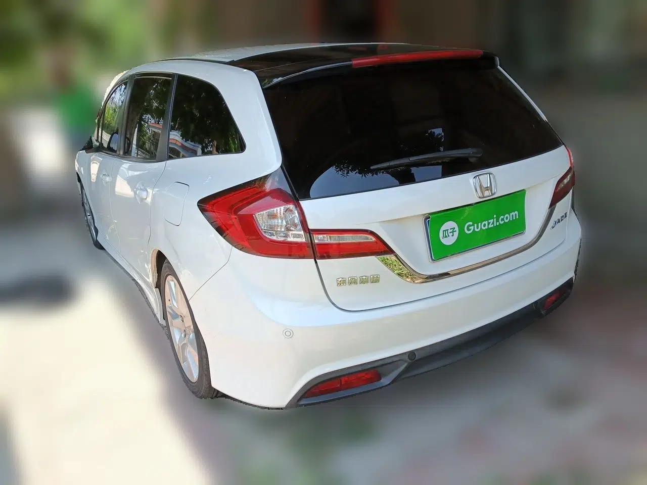 Honda Jade 2016 1.8L Automatic Comfort Elite Version 5 Seats — миниатюра 4