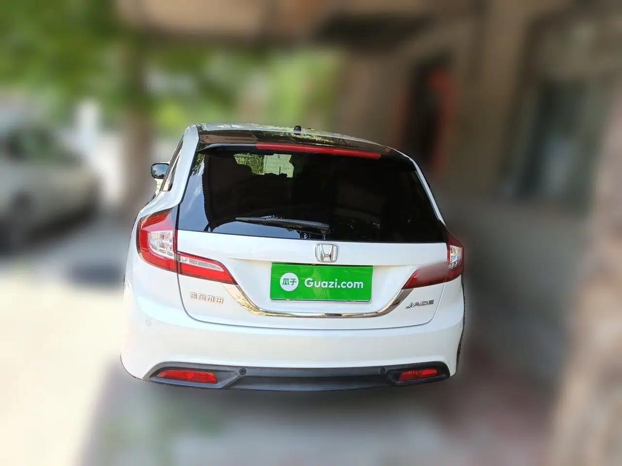 Honda Jade 2016 1.8L Automatic Comfort Elite Version 5 Seats — миниатюра 5