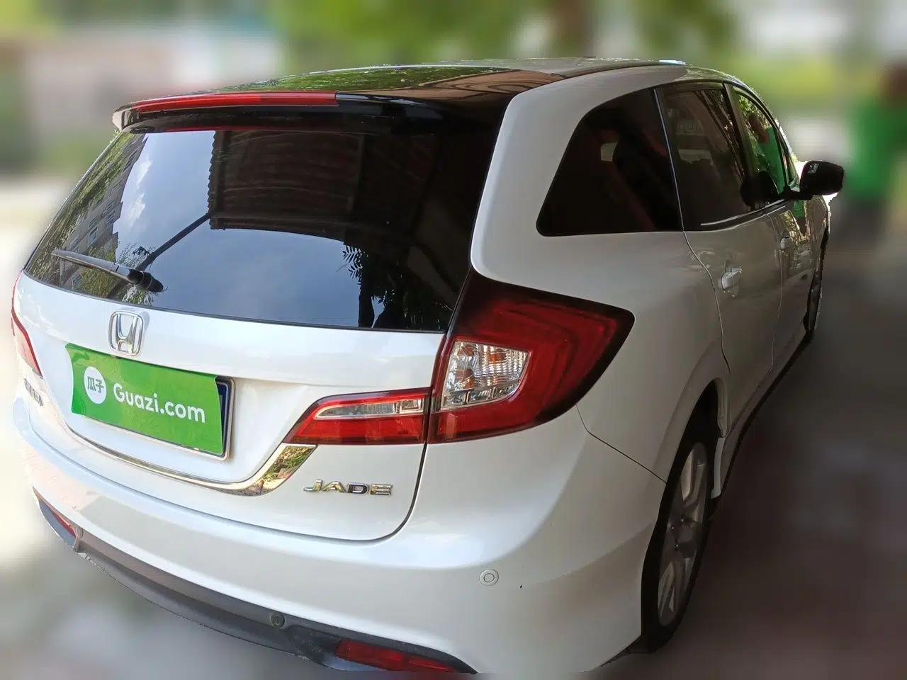 Honda Jade 2016 1.8L Automatic Comfort Elite Version 5 Seats — миниатюра 6