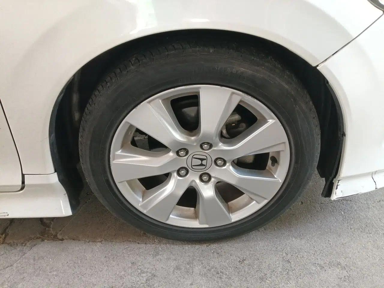 Honda Jade 2016 1.8L Automatic Comfort Elite Version 5 Seats — миниатюра 8