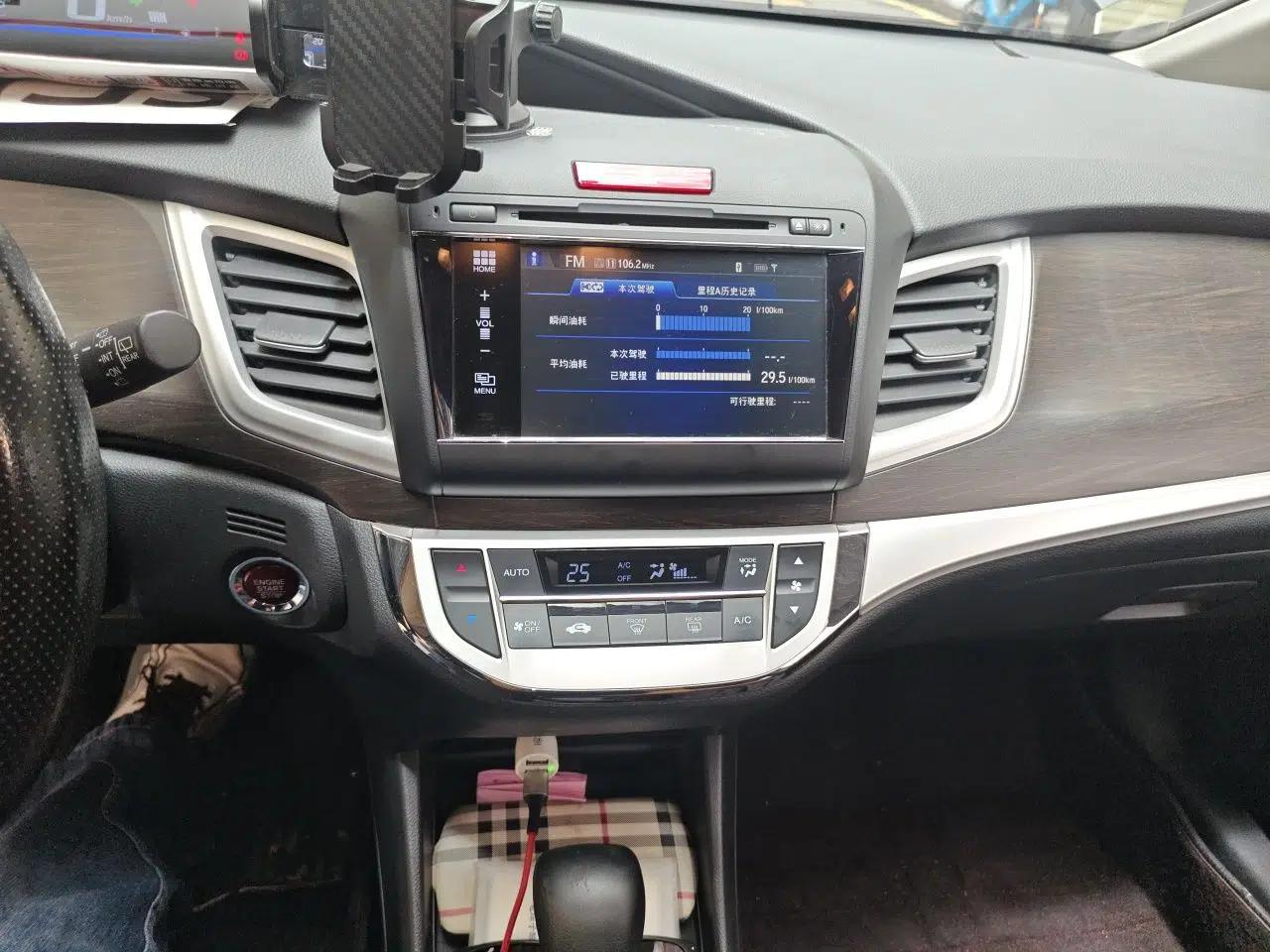 Honda Jade 2014 1.8L Automatic Comfort Elite Version 5 Seats — миниатюра 13