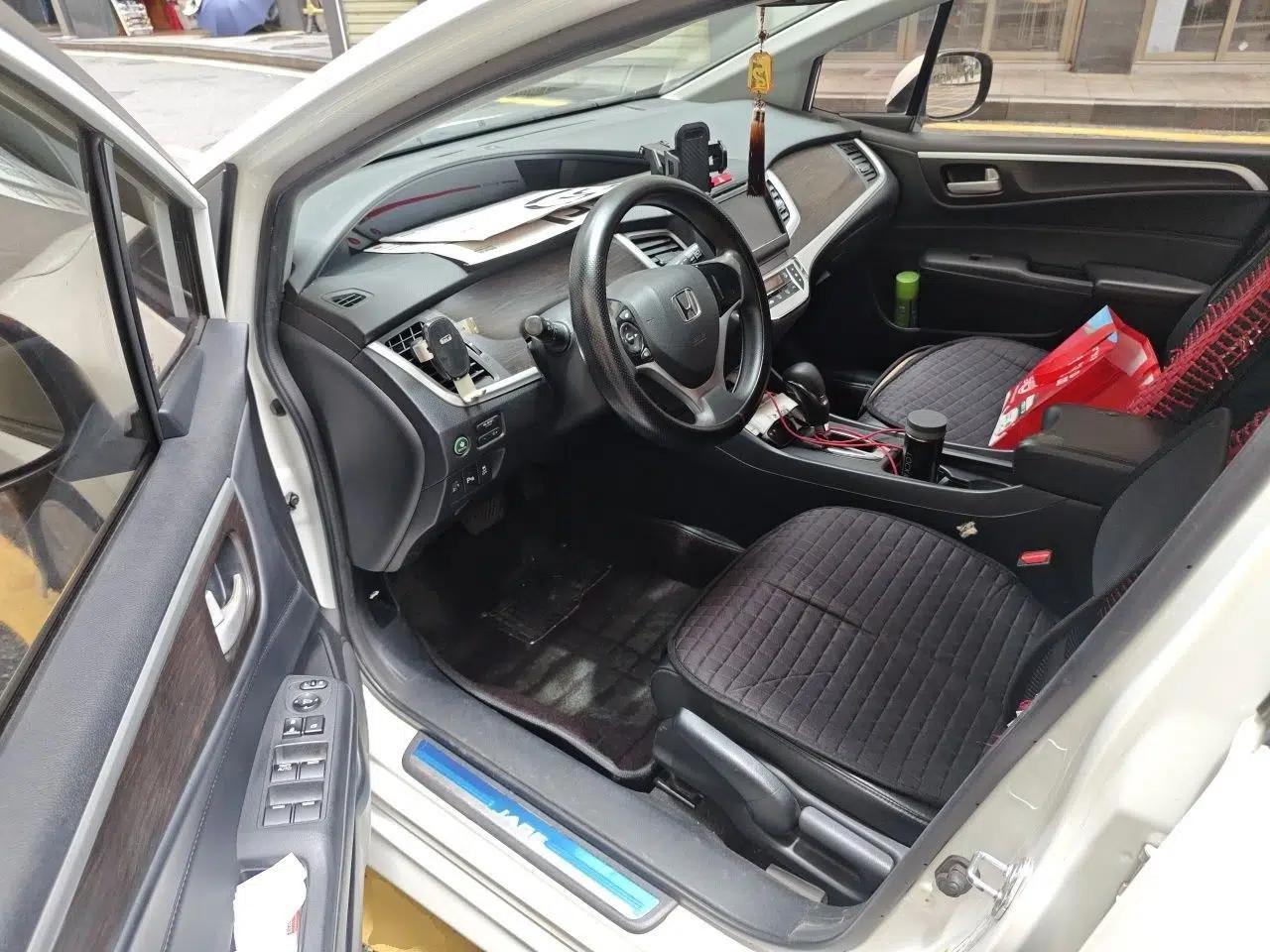 Honda Jade 2014 1.8L Automatic Comfort Elite Version 5 Seats — миниатюра 16