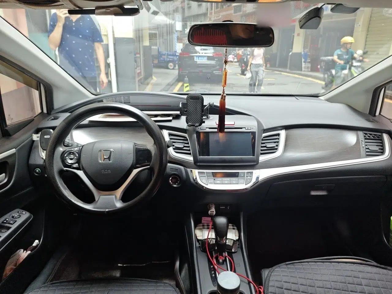 Honda Jade 2014 1.8L Automatic Comfort Elite Version 5 Seats — миниатюра 9