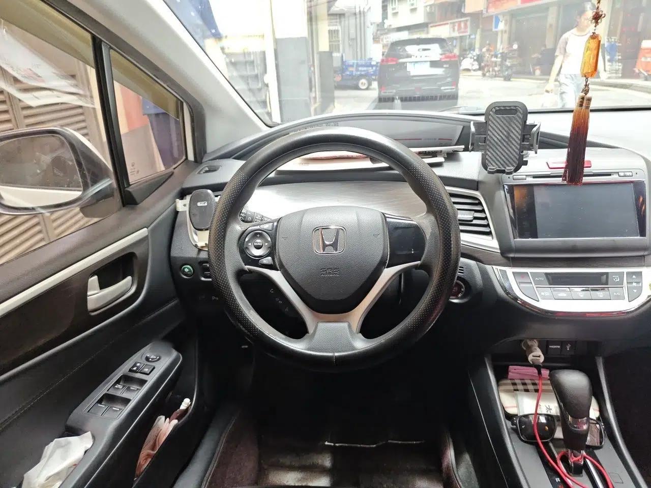 Honda Jade 2014 1.8L Automatic Comfort Elite Version 5 Seats — миниатюра 10
