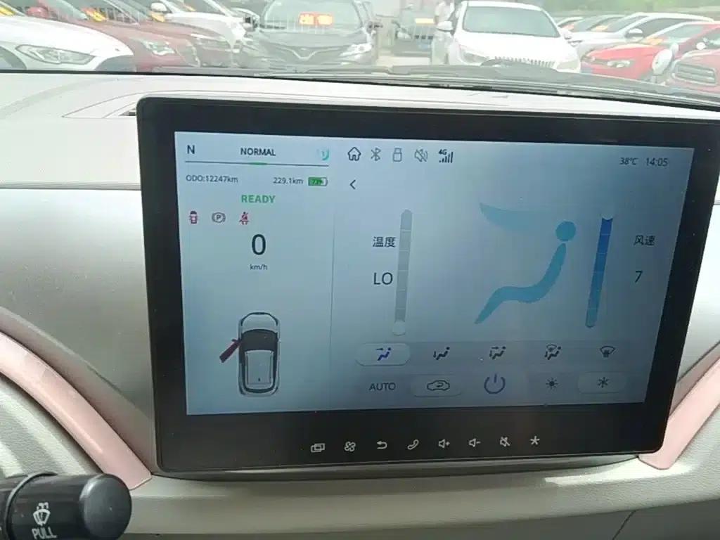 Yizhi EV3 2023 Youth Edition 320KM Luxury — миниатюра 12