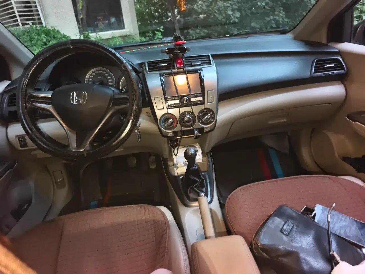 Honda City Classic 2012 1.5L manual Elite Edition — миниатюра 9