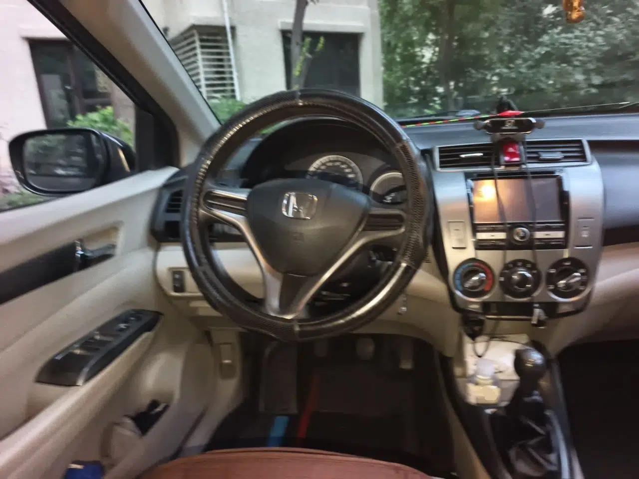Honda City Classic 2012 1.5L manual Elite Edition — миниатюра 10